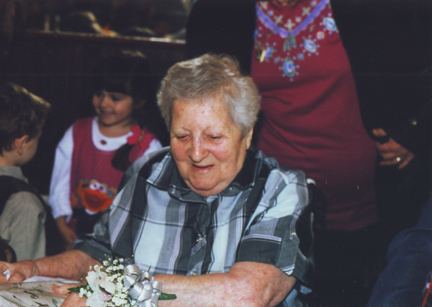 Louis (far left) Cousin Lauren, GG Sherry  & Jill (Standing on right)