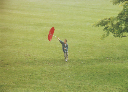 Louis play wth an unbrella